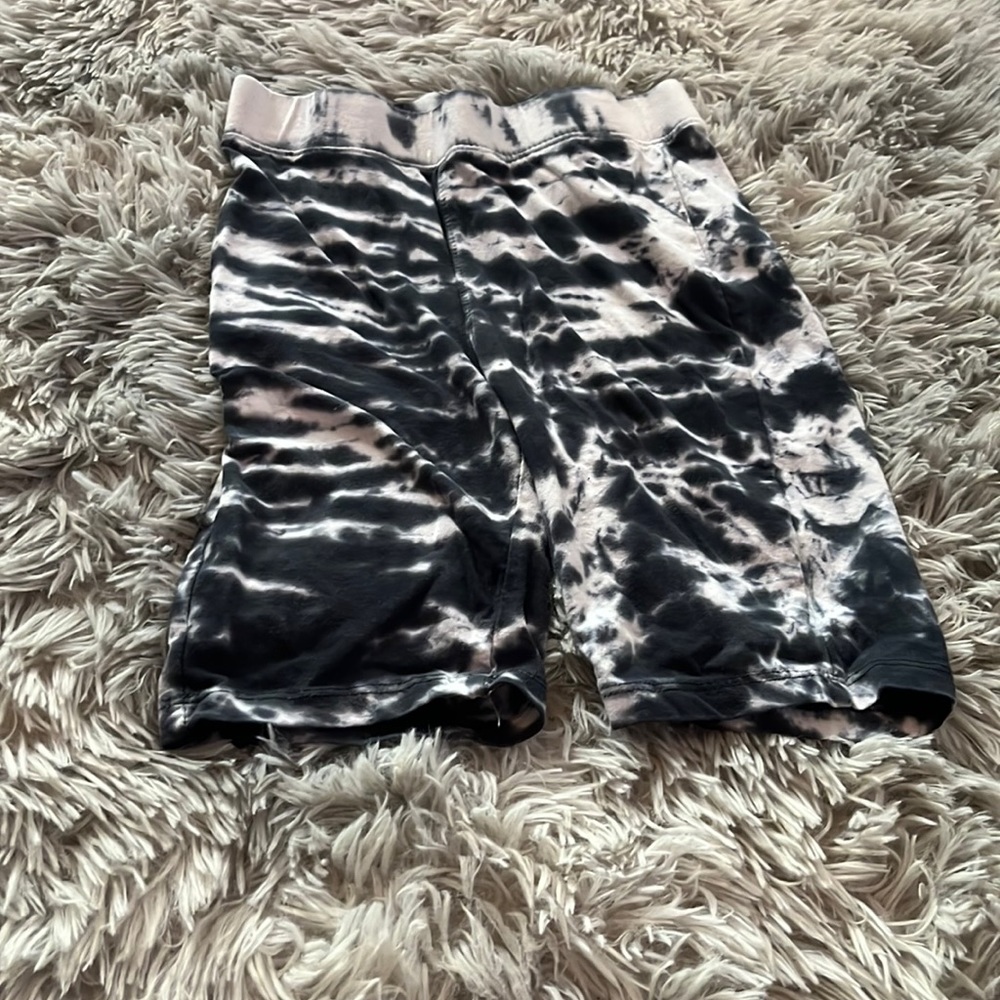 These black and white shorts are super comfy and great for exercising!